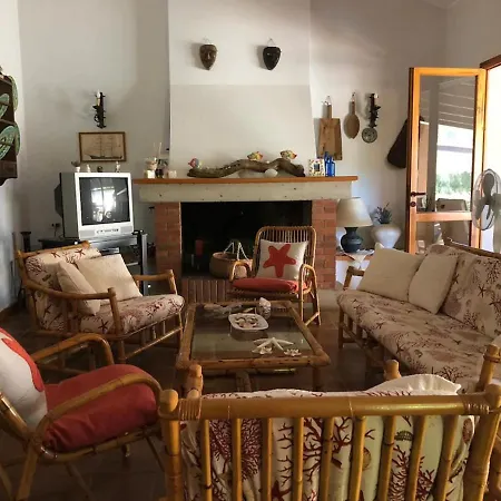 Rosanna Villa *