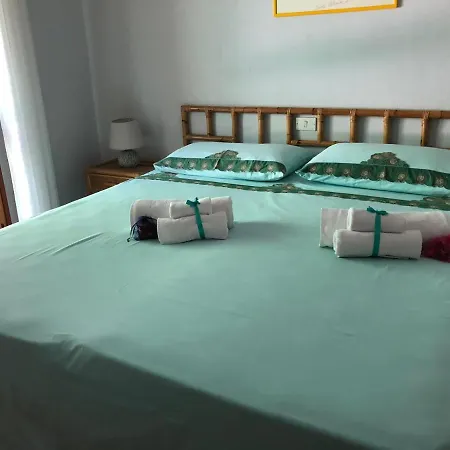 Rosanna Villa *
